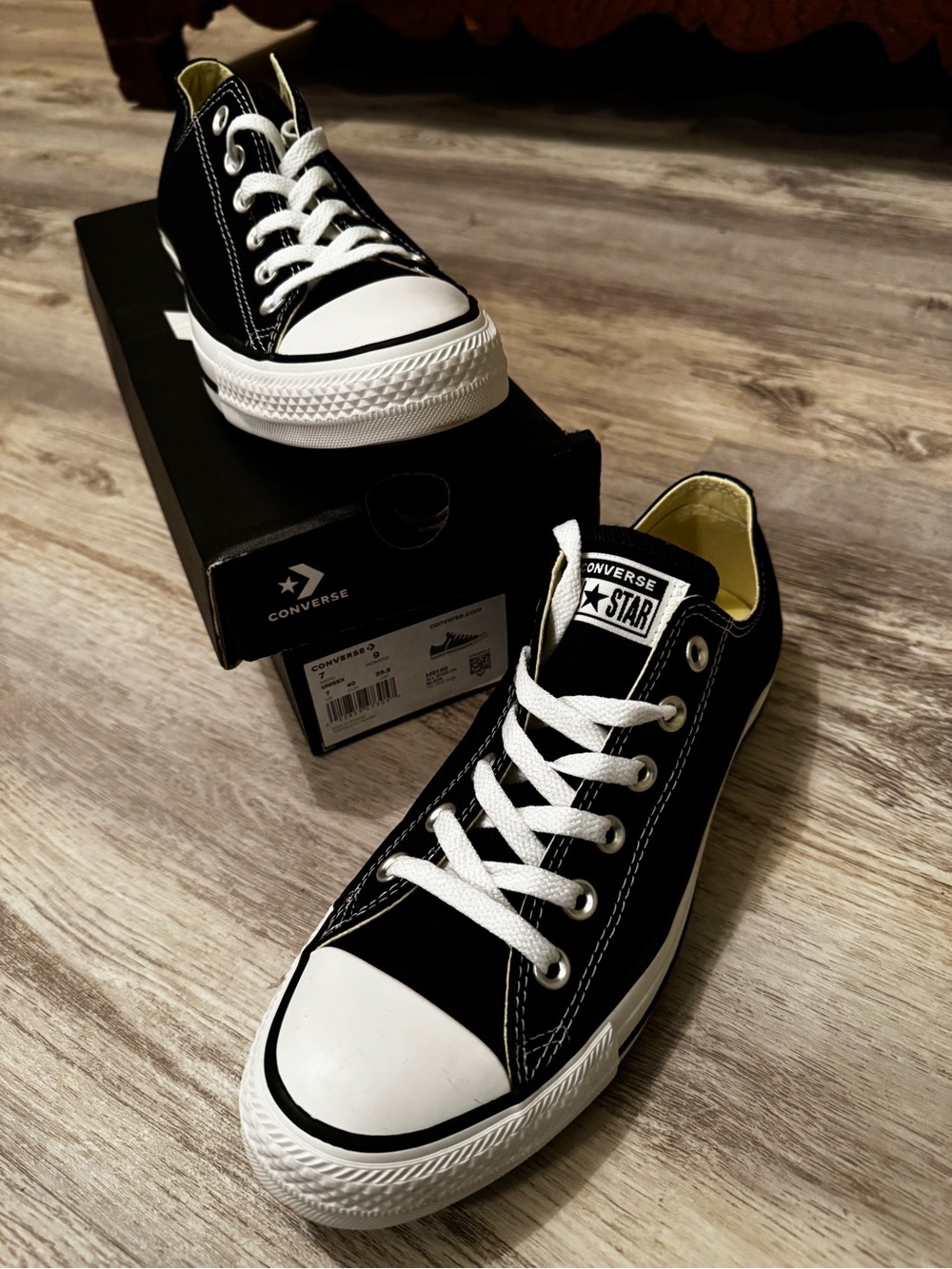 Converse Black & White Low Top Sneakers Chuck Taylor size 9wns 7mens - Picture 6 of 7